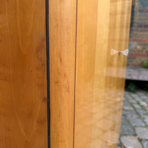 Kleiderschrank Ahorn mit cremefarbener Deckplatte
