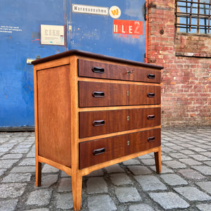Kommode Teak mit vier abschließbaren Schubläden aus Dänemark