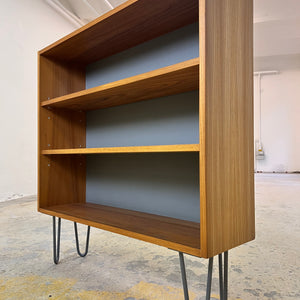 Regal auf Hairpinlegs von Hellerau