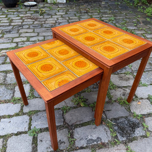 Set: 2 Satztische Teak & gelbe Fliesen aus Dänemark