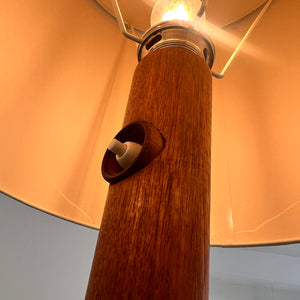 Stehlampe Teak mit Seidenschirm aus Dänemark