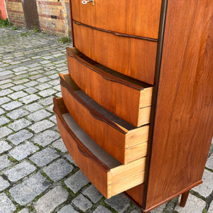 Geschwungene Kommode Teak aus Dänemark
