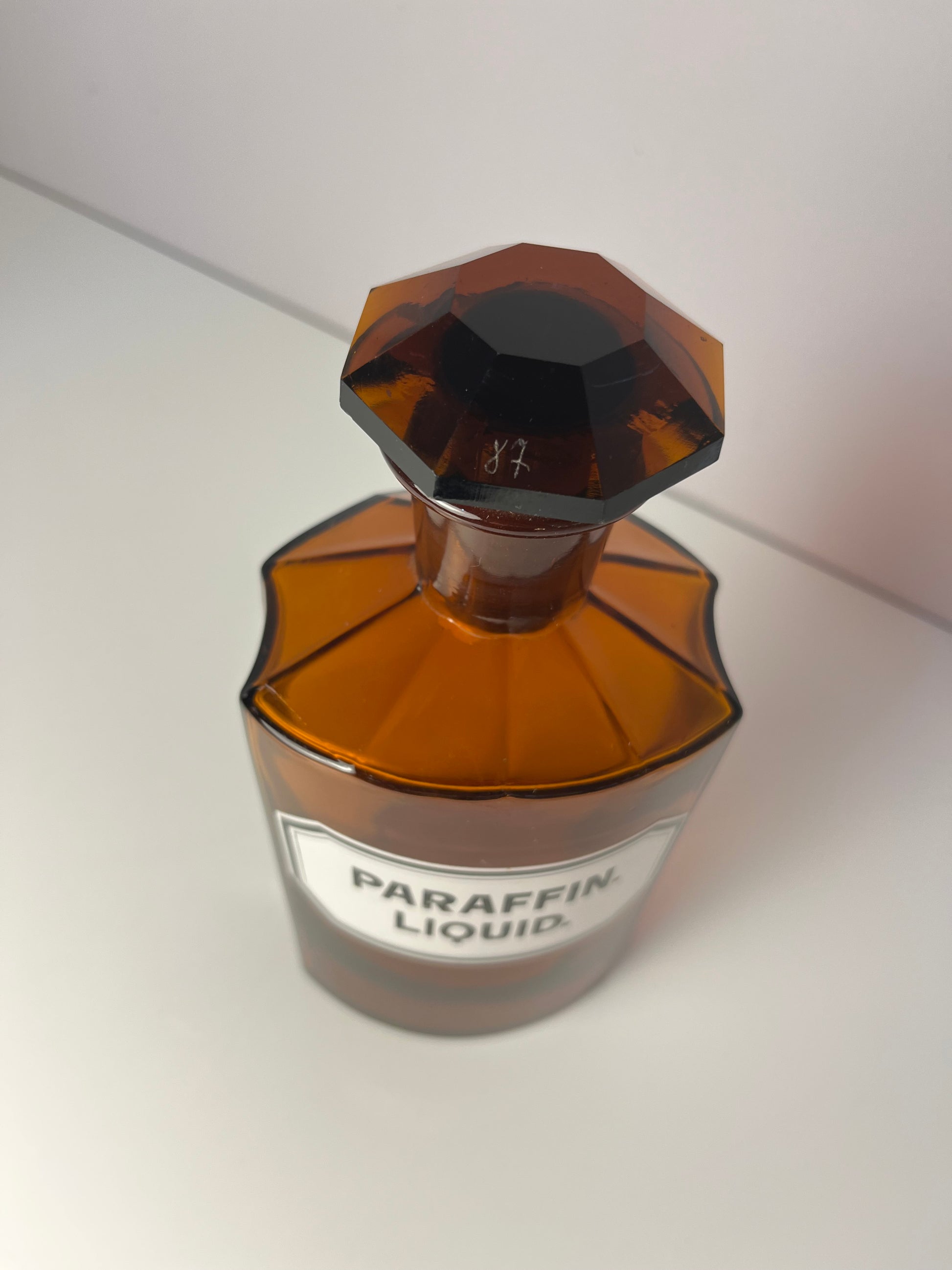 Apothekerglas Paraffin Liquid. braun