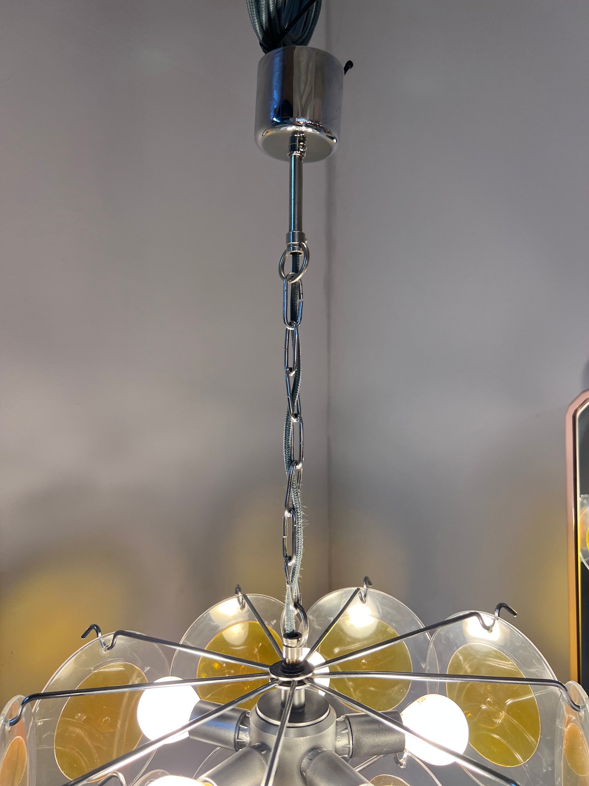 Kronleuchter gelb silber mit Plexiglas-Scheiben