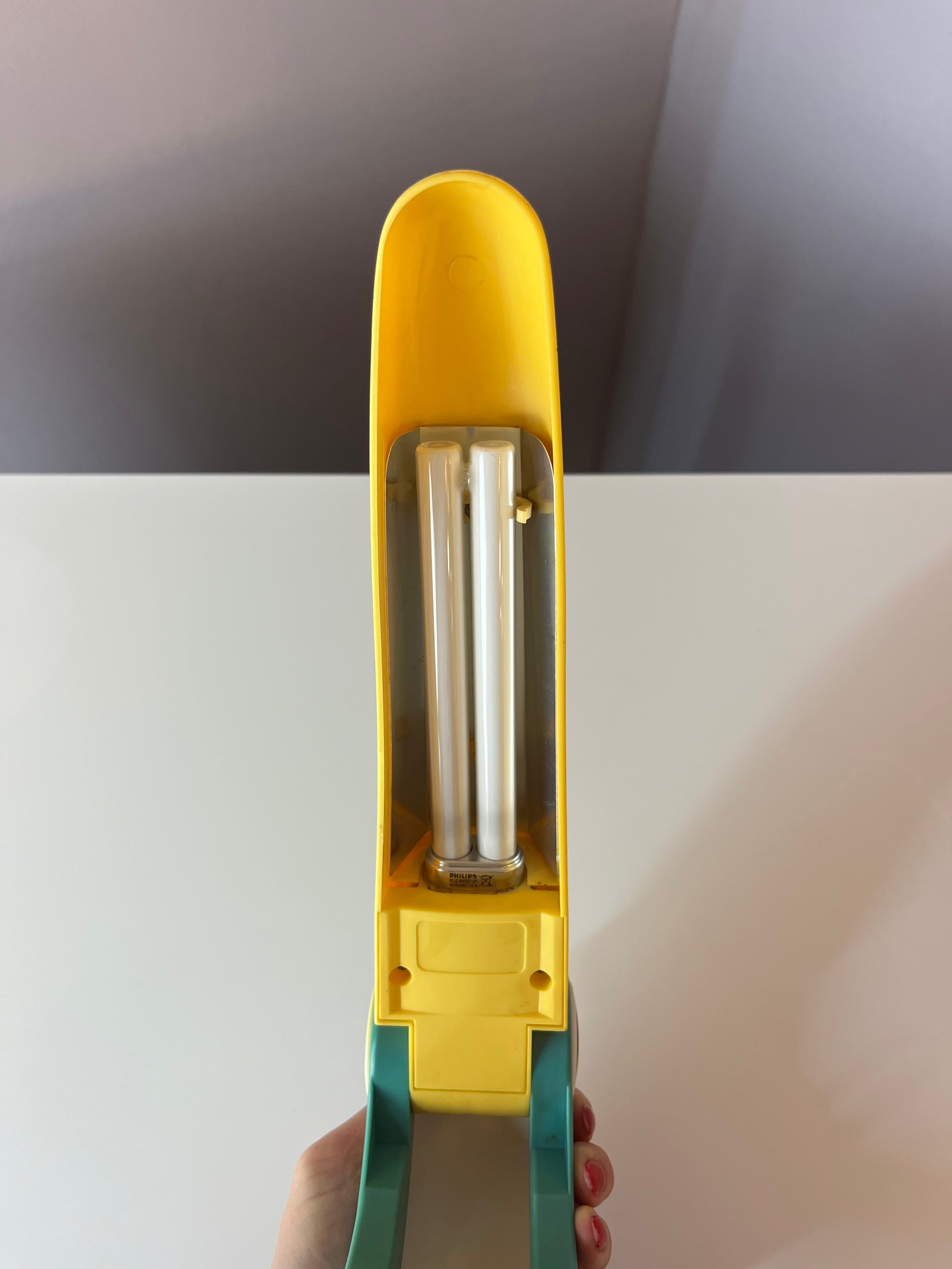 Tischlampe Toucan klein grün gelb von H.T. Huang