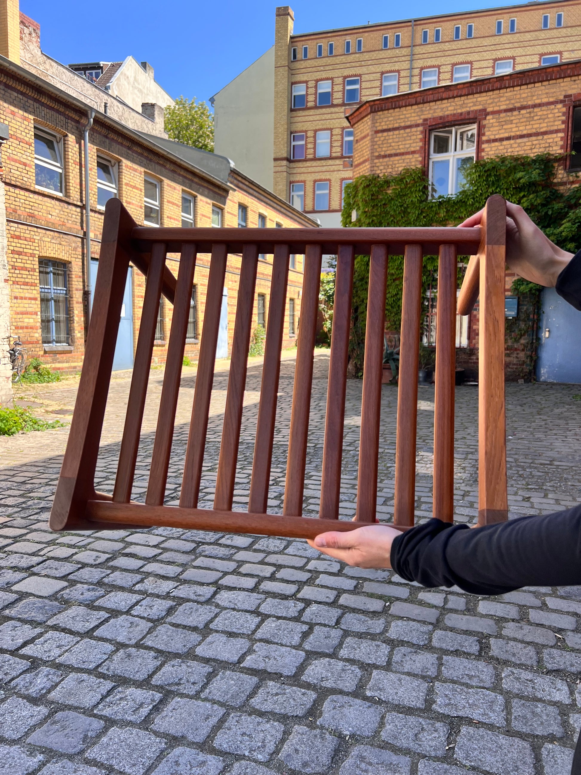 Hocker mit Lederkissen von Hans J. Wegner