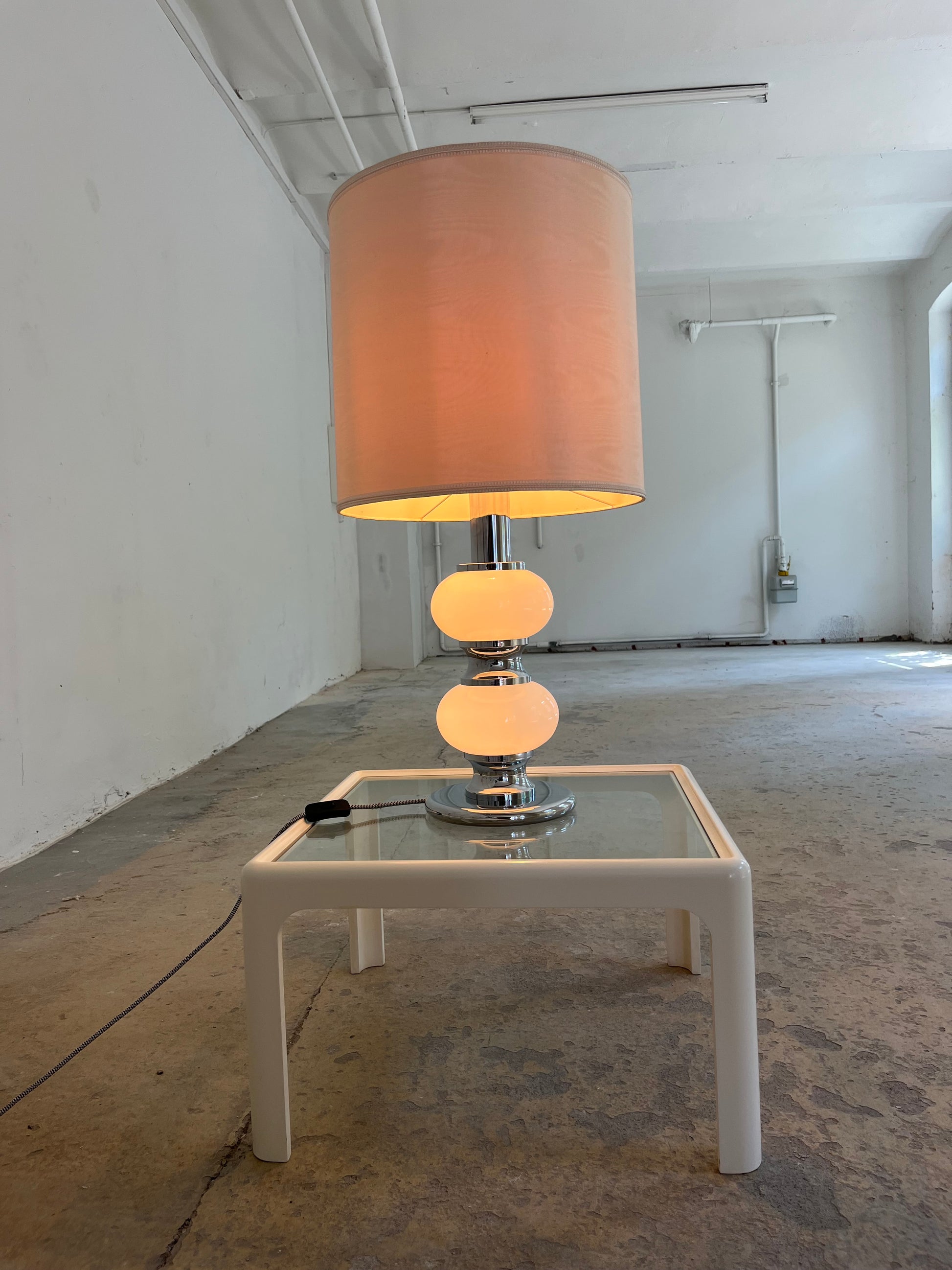 Tischlampe weiß Chrom Glas von Sölken