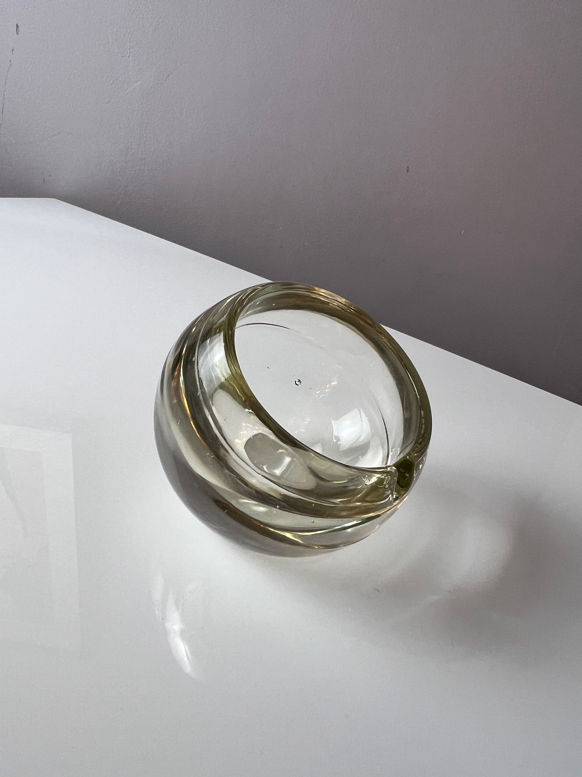 Kugelascher transparent Pressglas