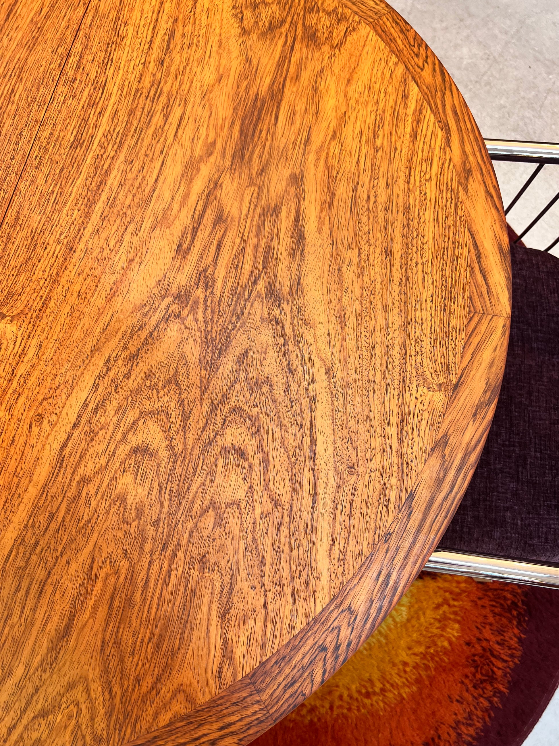 Runder Esstisch Teak mit Butterfly Auszug