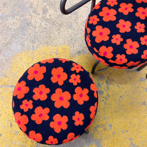 Set: Sessel & Hocker neu gepolstert aus der Serie The Natural Choice von Innovation Randers