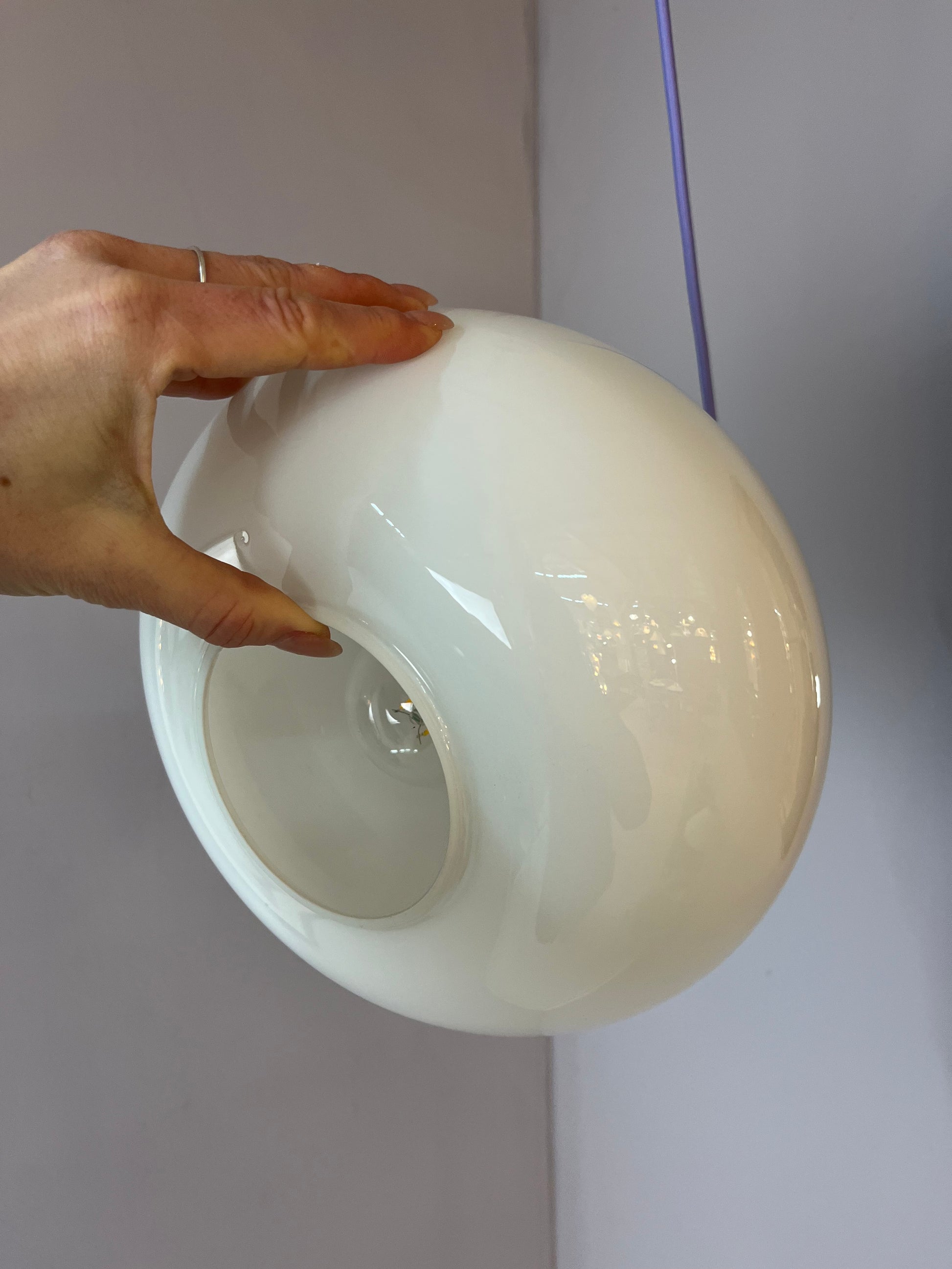 Hängelampe weiß Glas Chrom mit Stab