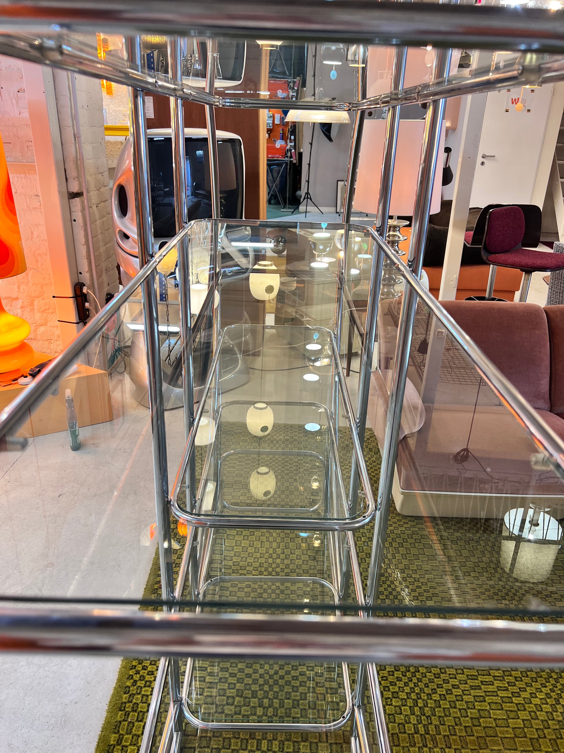 Rundes Regal / Raumteiler Chrom & Glas - Designklassiker