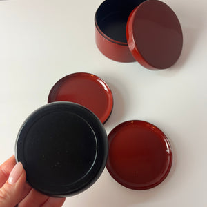 Set: 6x Untersetzer weinrot in Dose von Laurids Lønborg