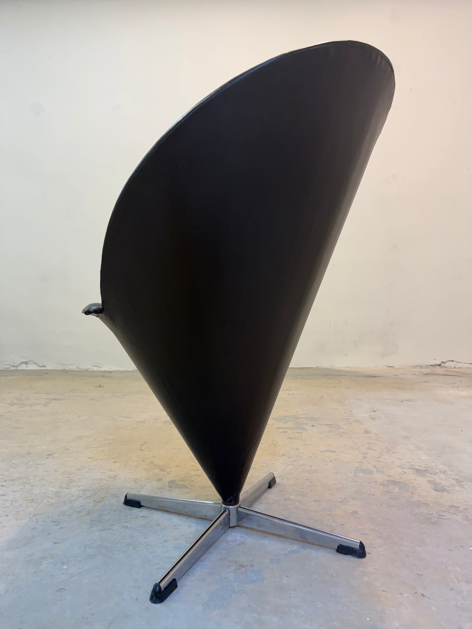 Cone Chair braunes Kunstleder von Verner Panton