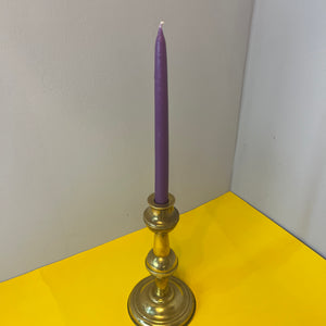 Hoher Kerzenständer aus Messing