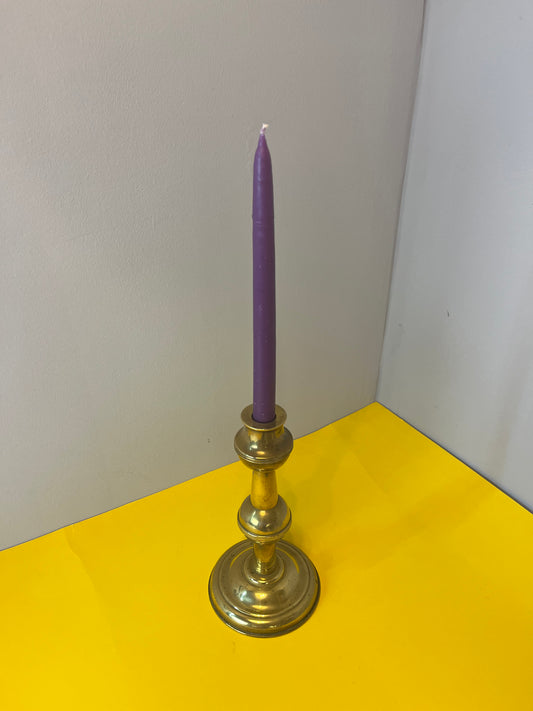 Hoher Kerzenständer aus Messing