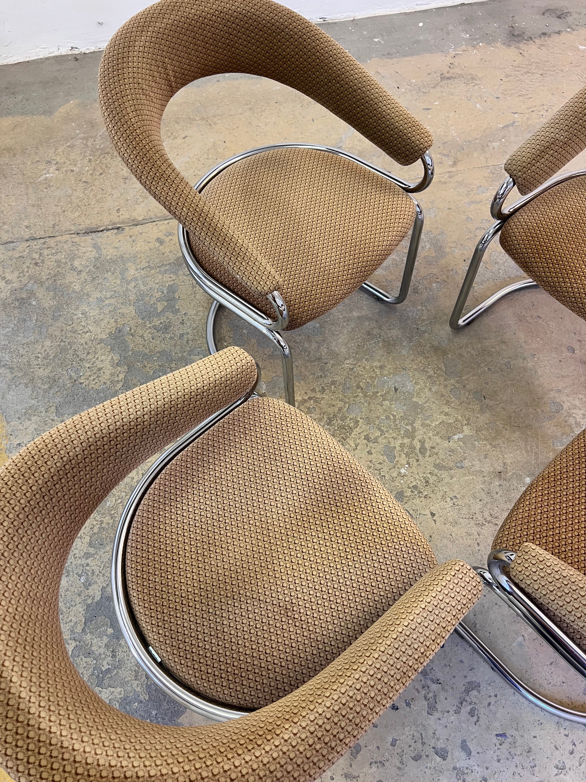 Freischwinger beige Chrom von Giotto Stoppino - Sehr guter Zustand