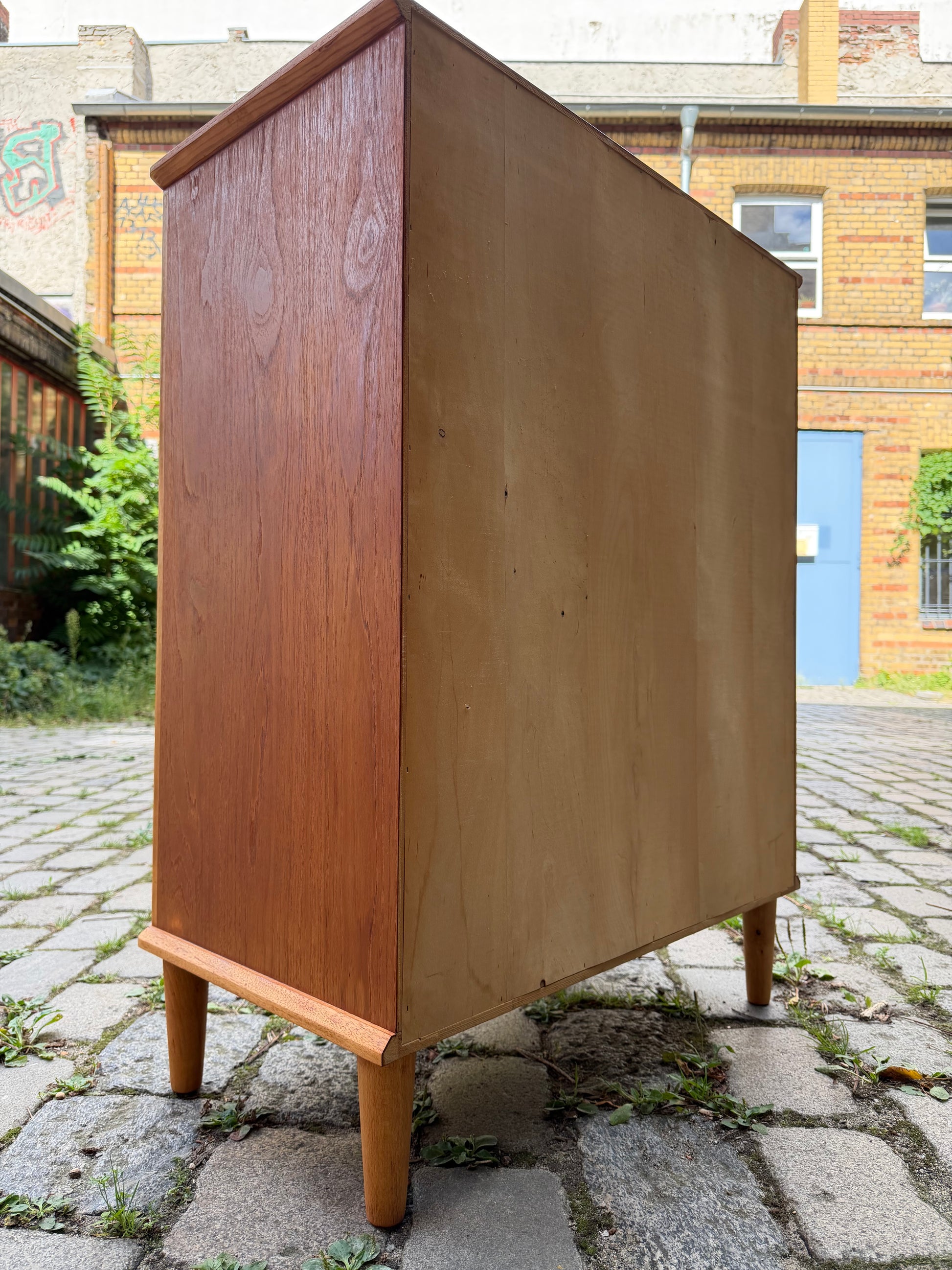 Kommode Teak mit Muschelgriffen aus Dänemark