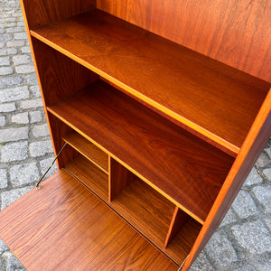 Regal Teak mit abschließbarem Fach