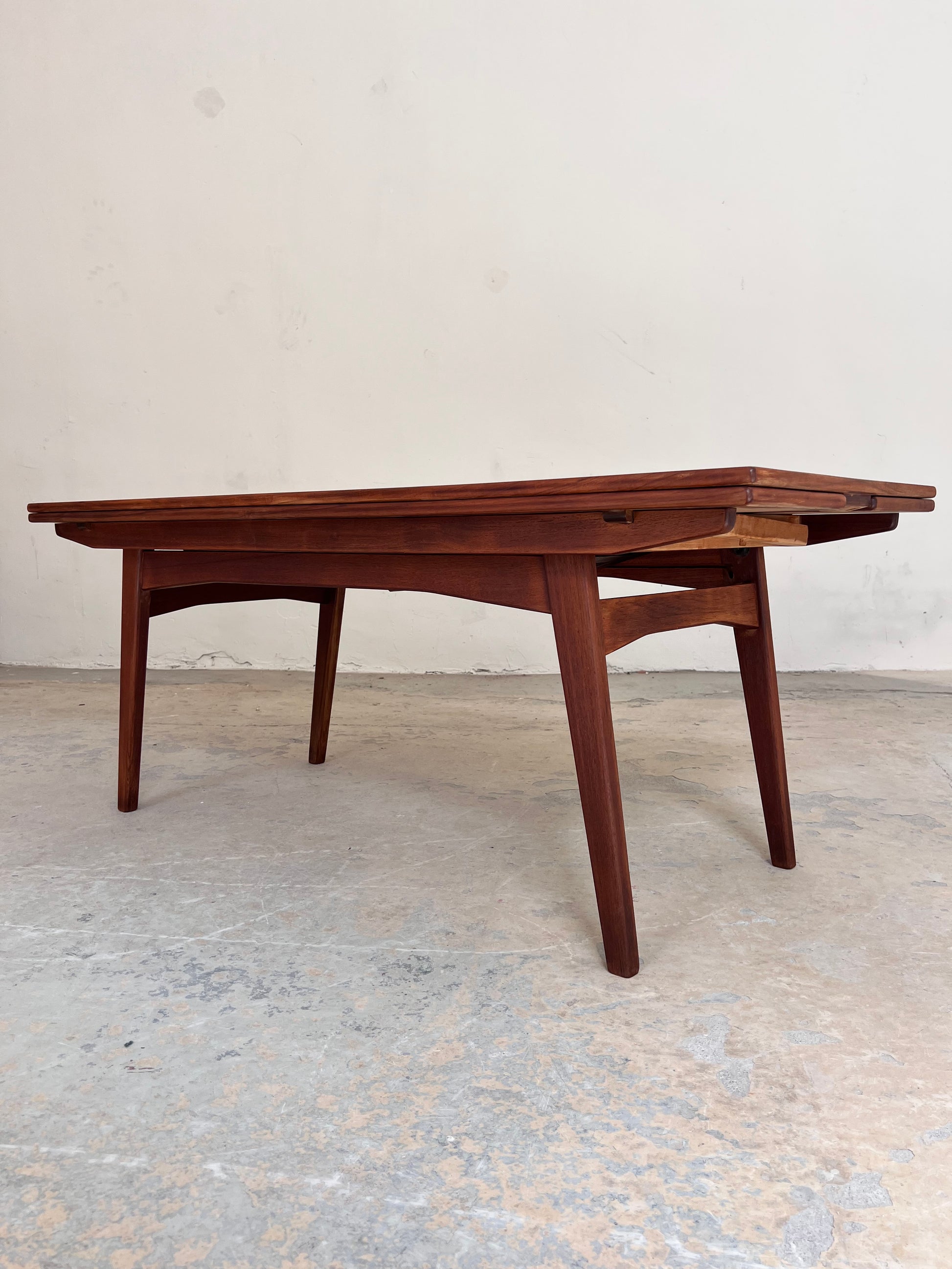 Höhenverstellbarer Couchtisch Teak mit Auszügen aus Dänemark