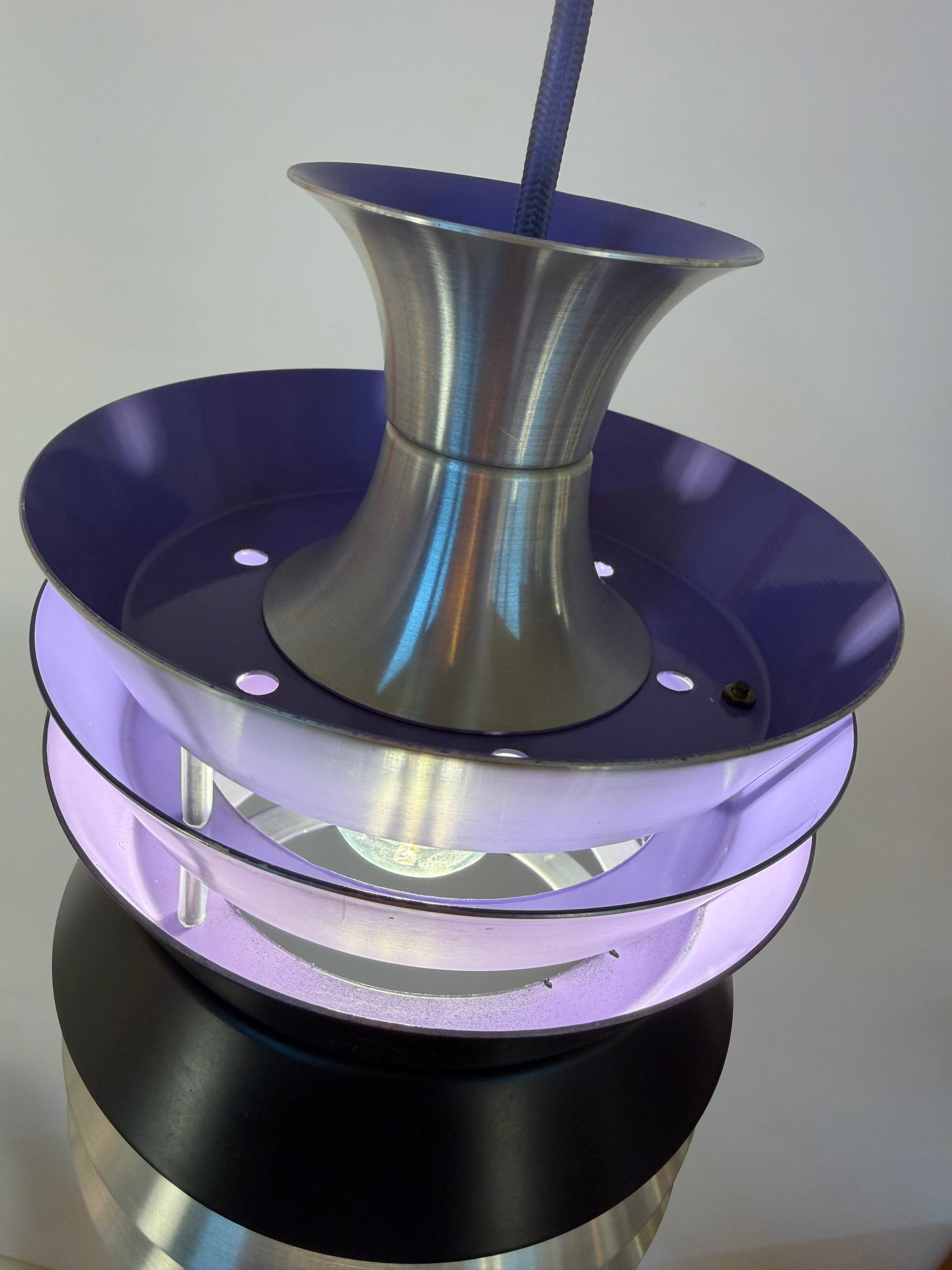 Lamellenlampe Trava silber schwarz lila von Carl Thore für Granhaga