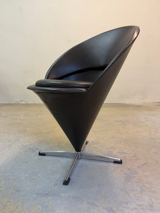 Cone Chair braunes Kunstleder von Verner Panton