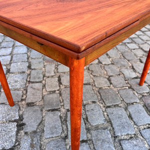 Kleiner ausziehbarer Esstisch Teak aus Dänemark