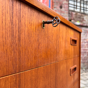 Kommode Teak mit Schloss aus Dänemark