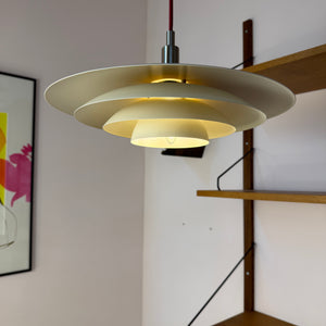 Lamellenlampe cremeweiß aus Dänemark