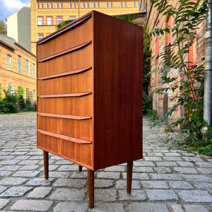 Kommode Teak mit durchgängigen Griffen