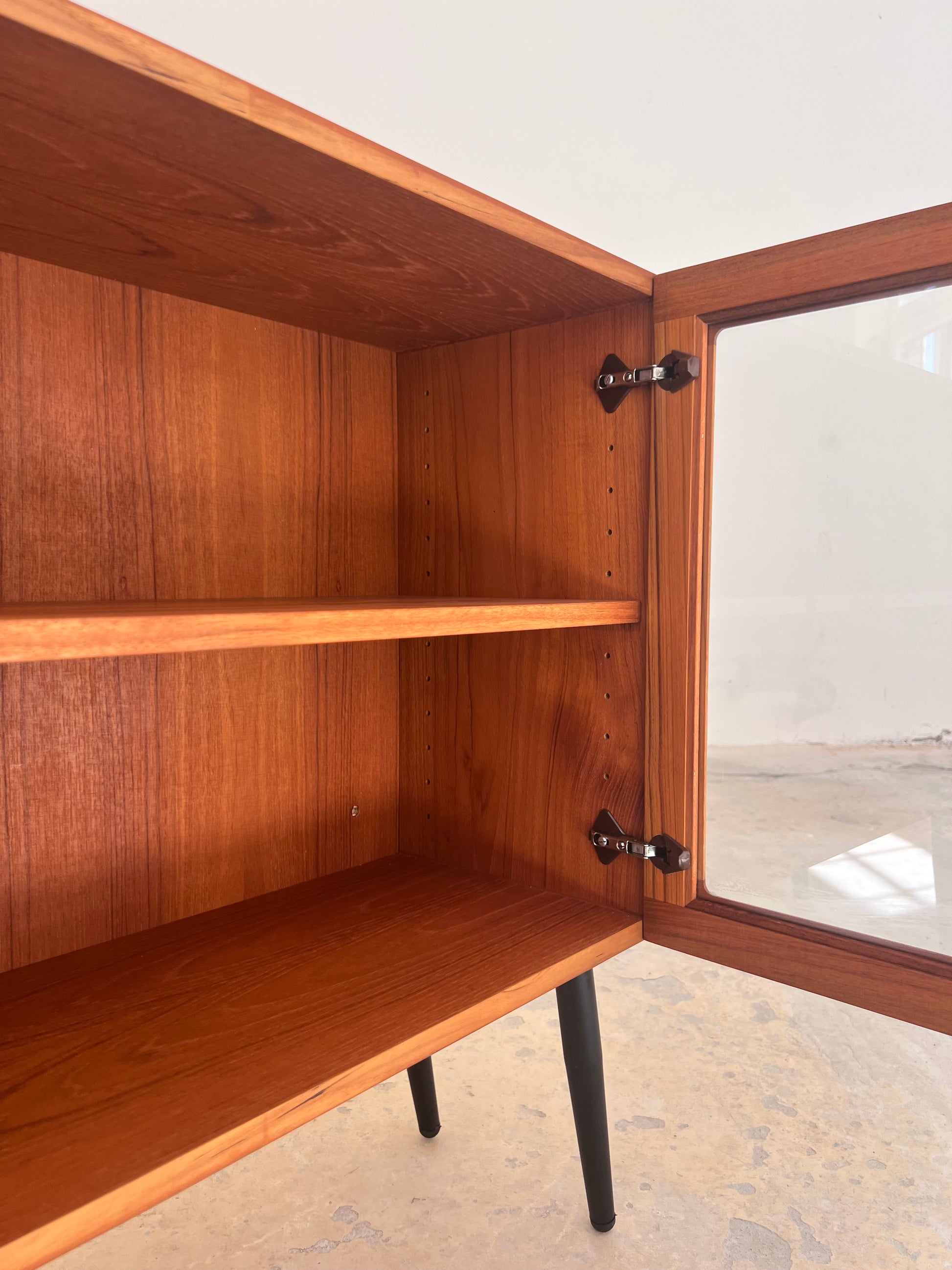 Kleine Vitrine Teak von H. W. Klein für Bramin
