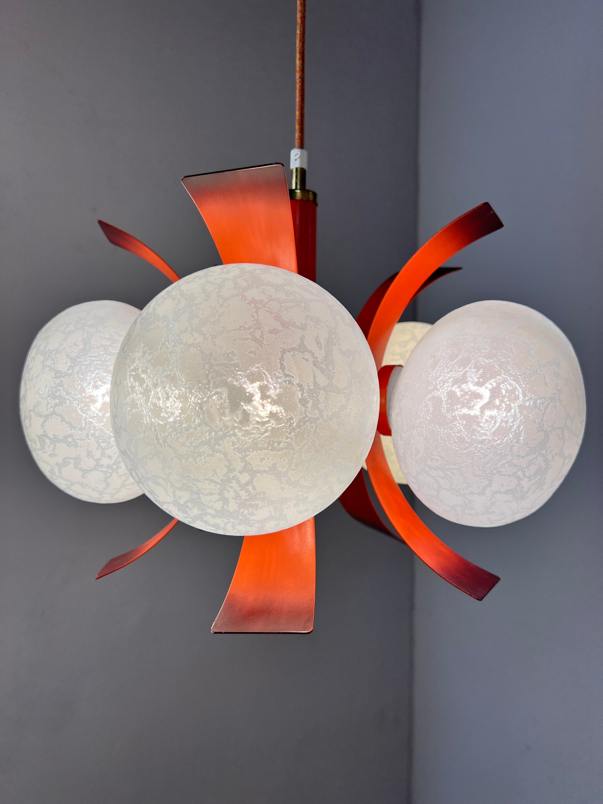 Kronleuchter weiß orange von Richard Essig