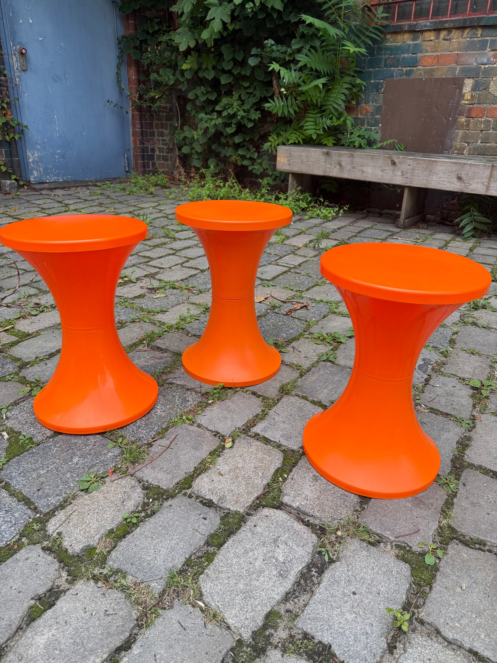 Hocker Tam Tam orange von von Henri Massonnet