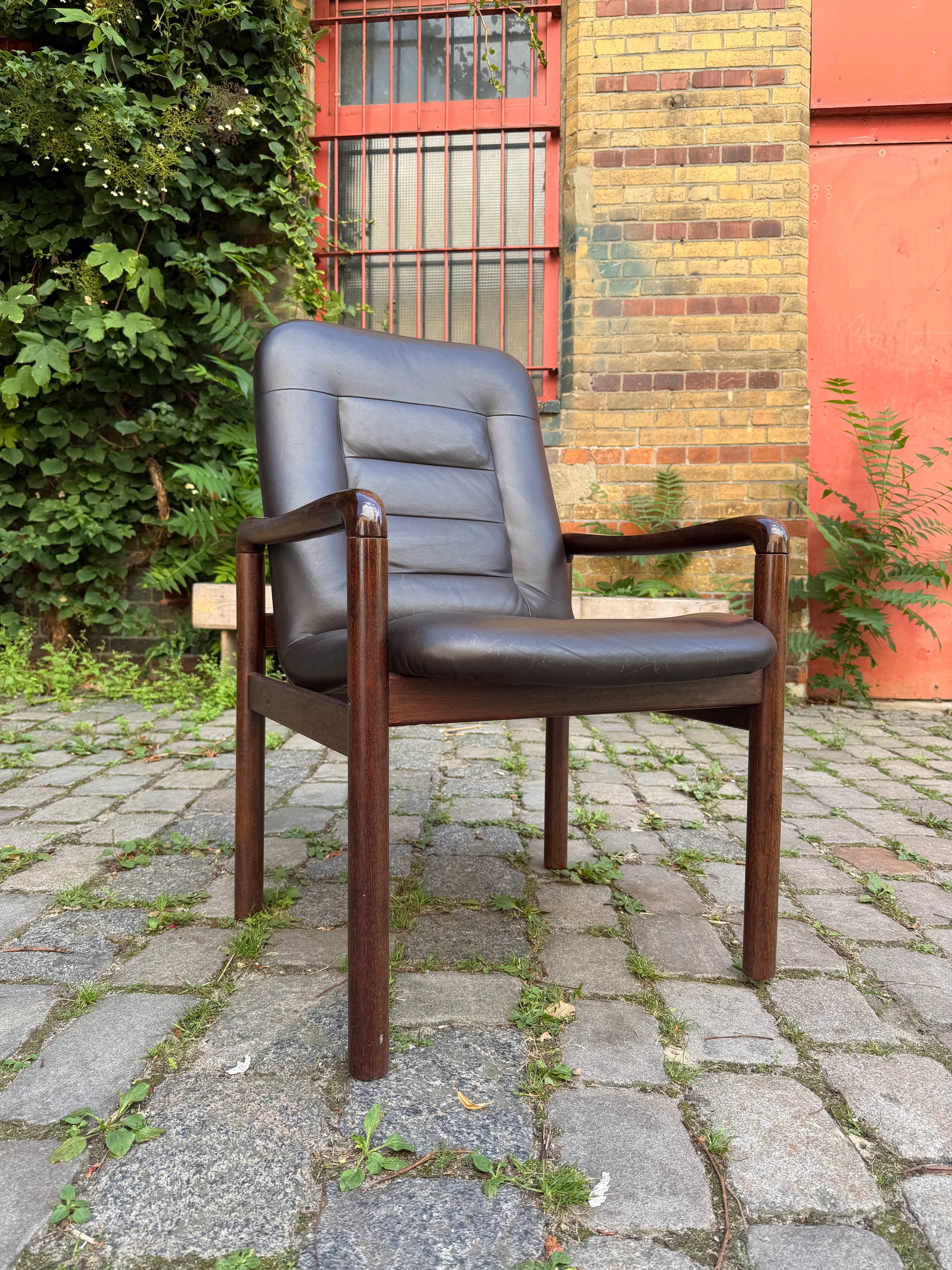 Sessel dunkelbraun Echtleder von Dyrlund