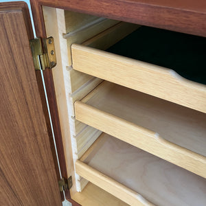 Vitrine Teak mit Schiebetüren von Hundevad