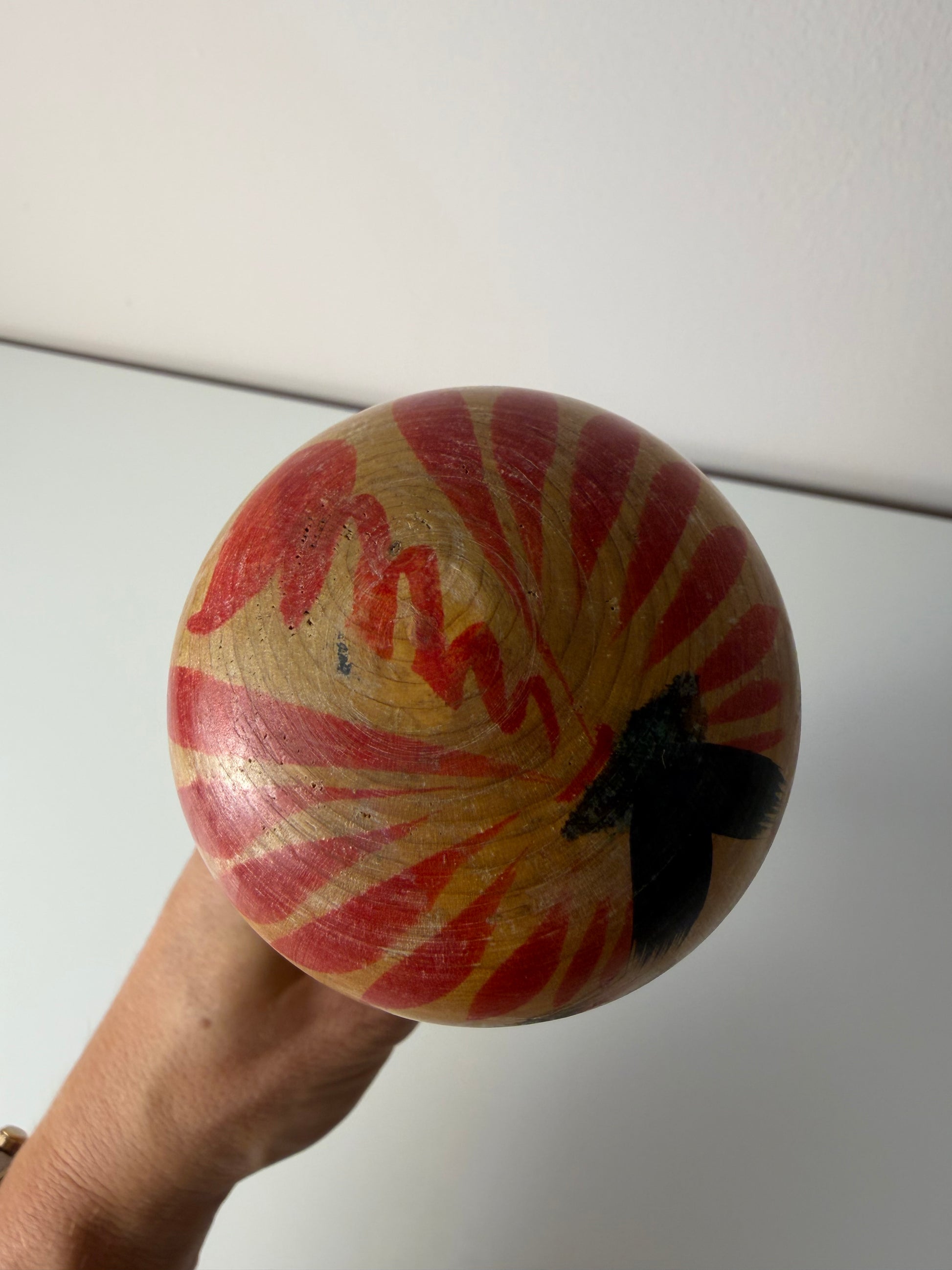 Japanische Kokeshi Holzfigur handbemalt
