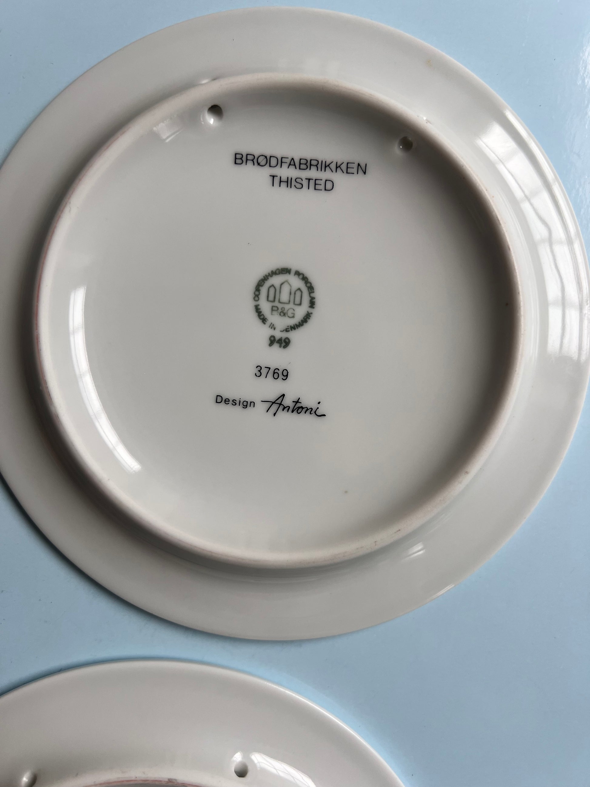 Set: 2x Sammelteller / Wandteller blau von Ib Antoni für Bing & Grøndahl