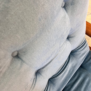 Sessel blau Samt und Teak Hochlehner