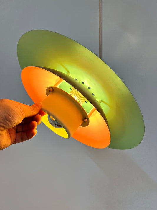 Lamellenlampe neu lackiert, Dänemark