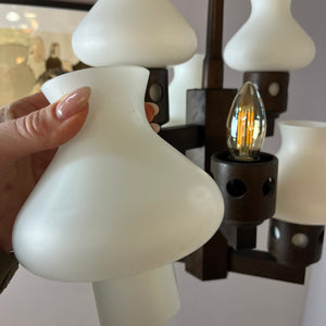 Kronleuchter dunkelbraun weiß Holz Opalglas von Vitrika