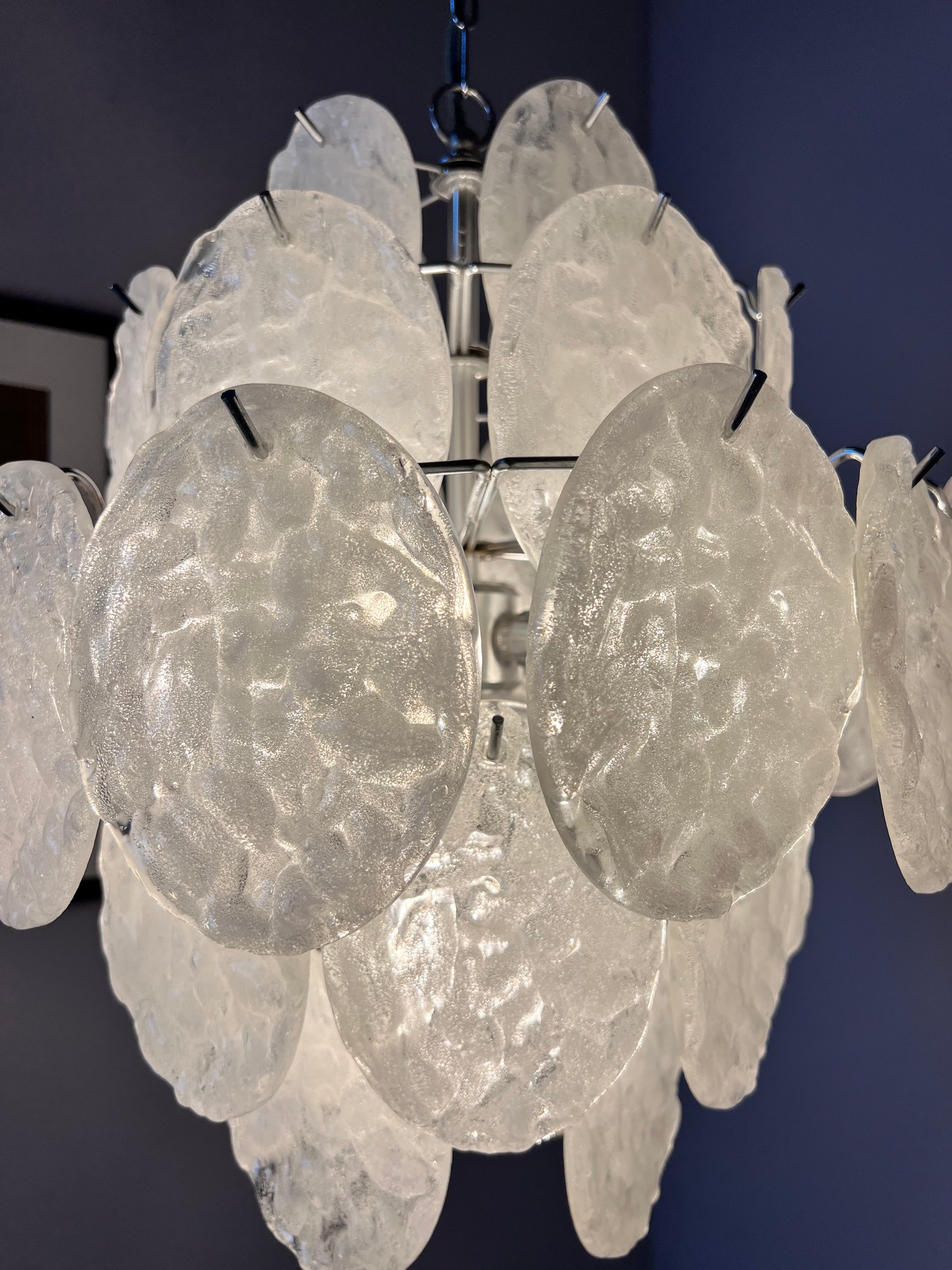 Kronleuchter weiß silber mit Arylglasplatten