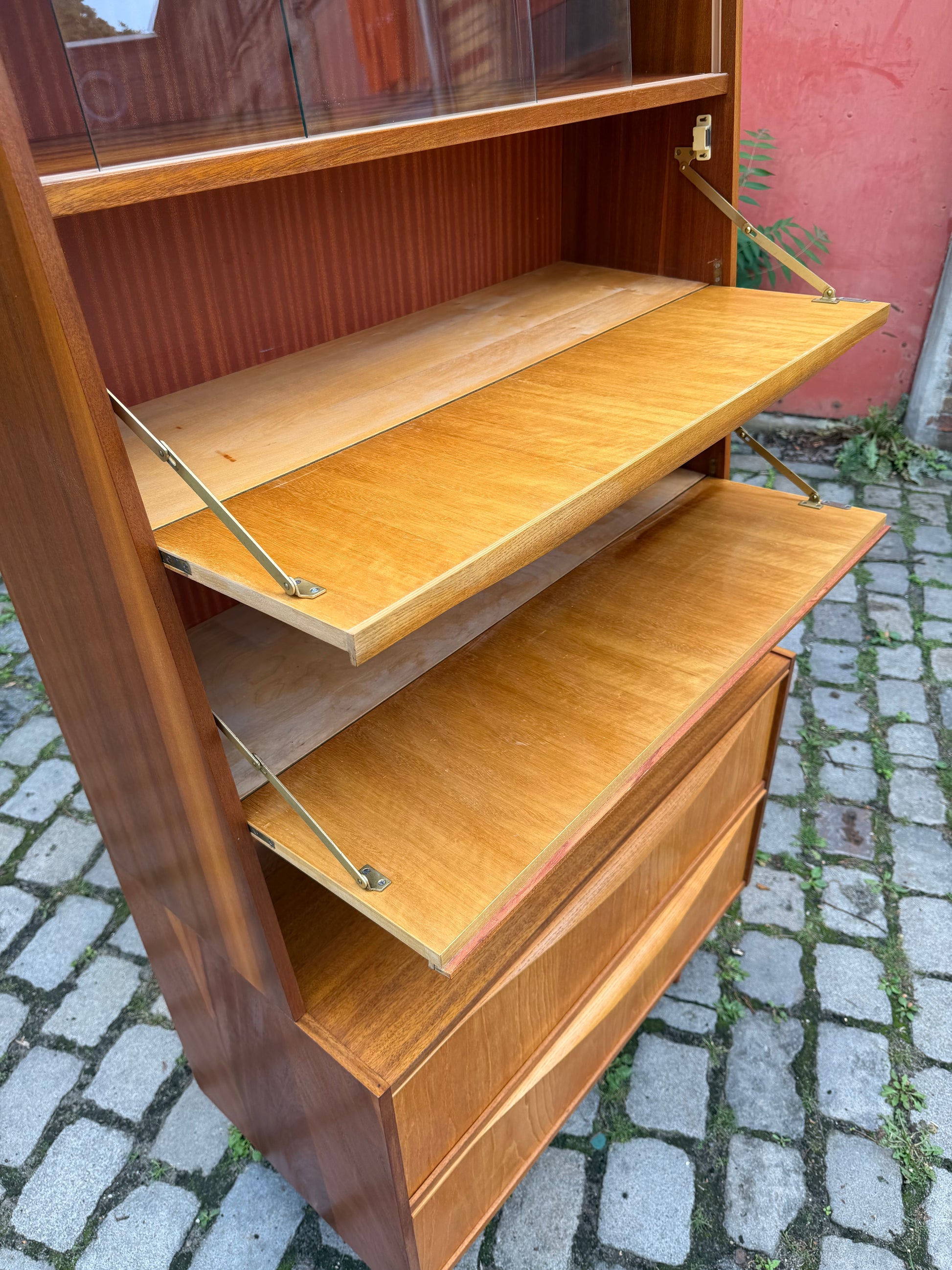Schrank mit Klappfächern & Vitrine von VEB Möbelindustrie Halle