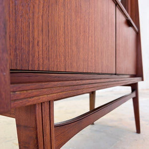 Vitrine Teak mit Klappfächern aus Deutschland