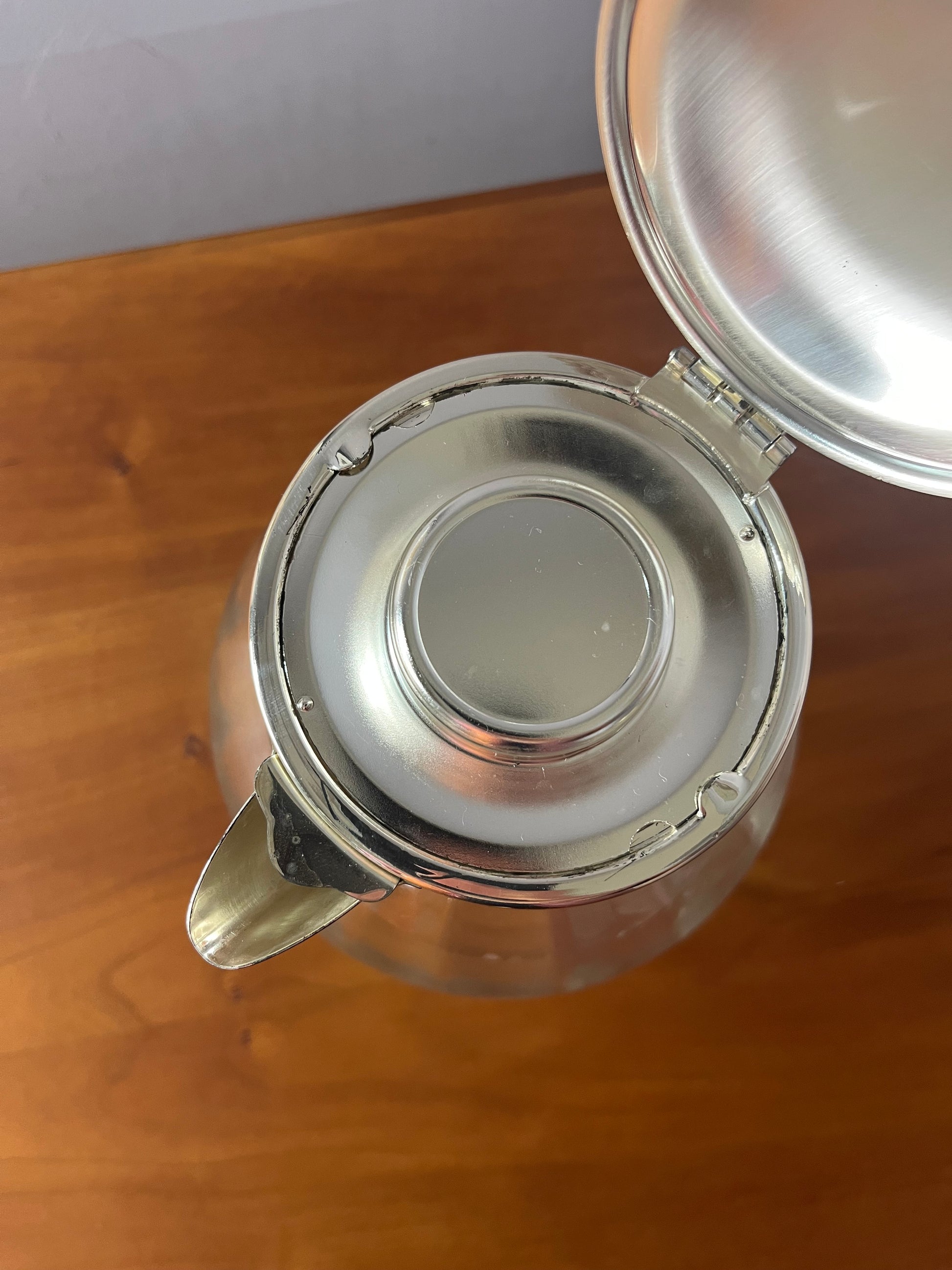 Karaffe mit Eiskühler und Silberdeckel