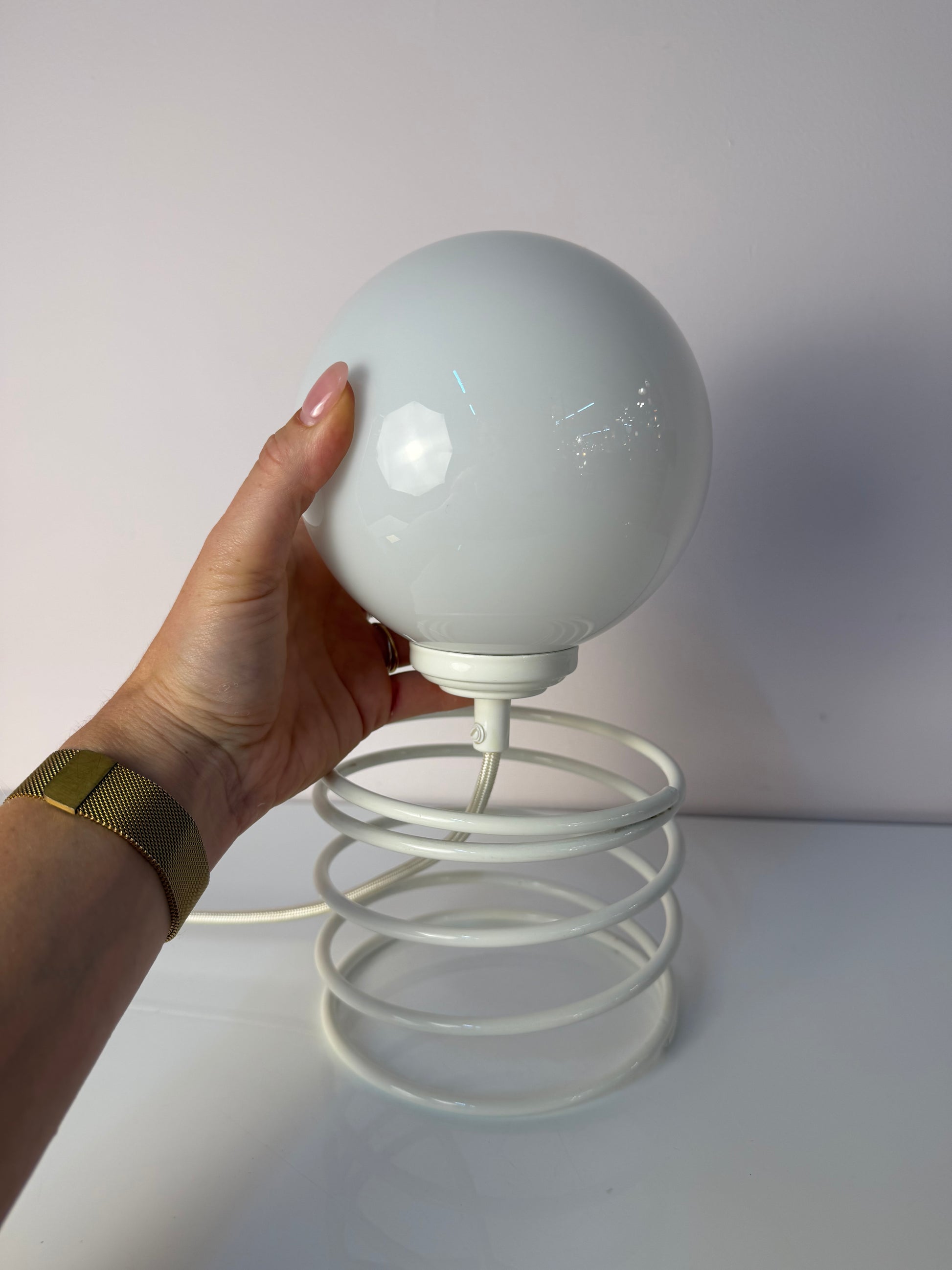 Tischlampe Spirale weiß von Massive Lighting