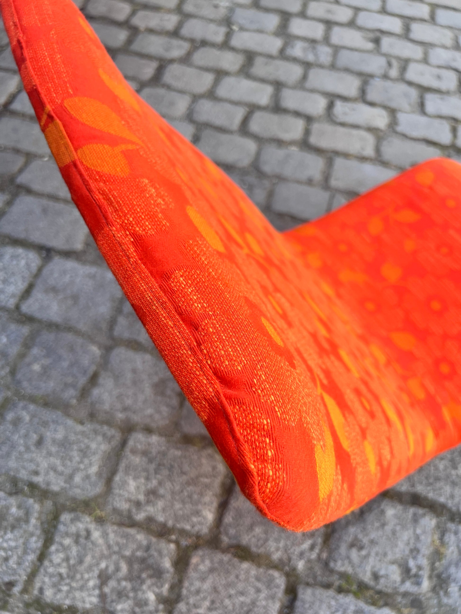 Sessel mit Tulpenfuß orange creme 70er