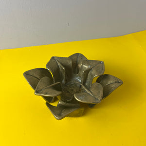 Kerzenständer Messing in Blütenform