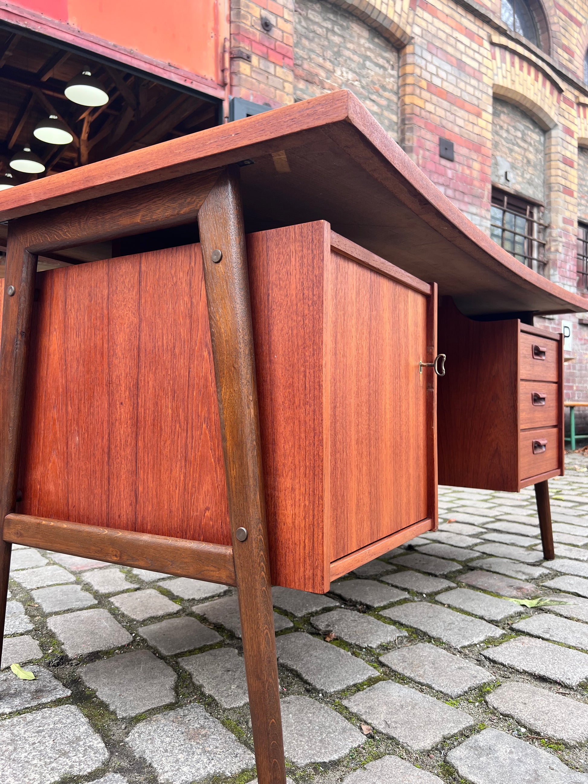 Freistehender Schreibtisch Teak von VKW Möbel
