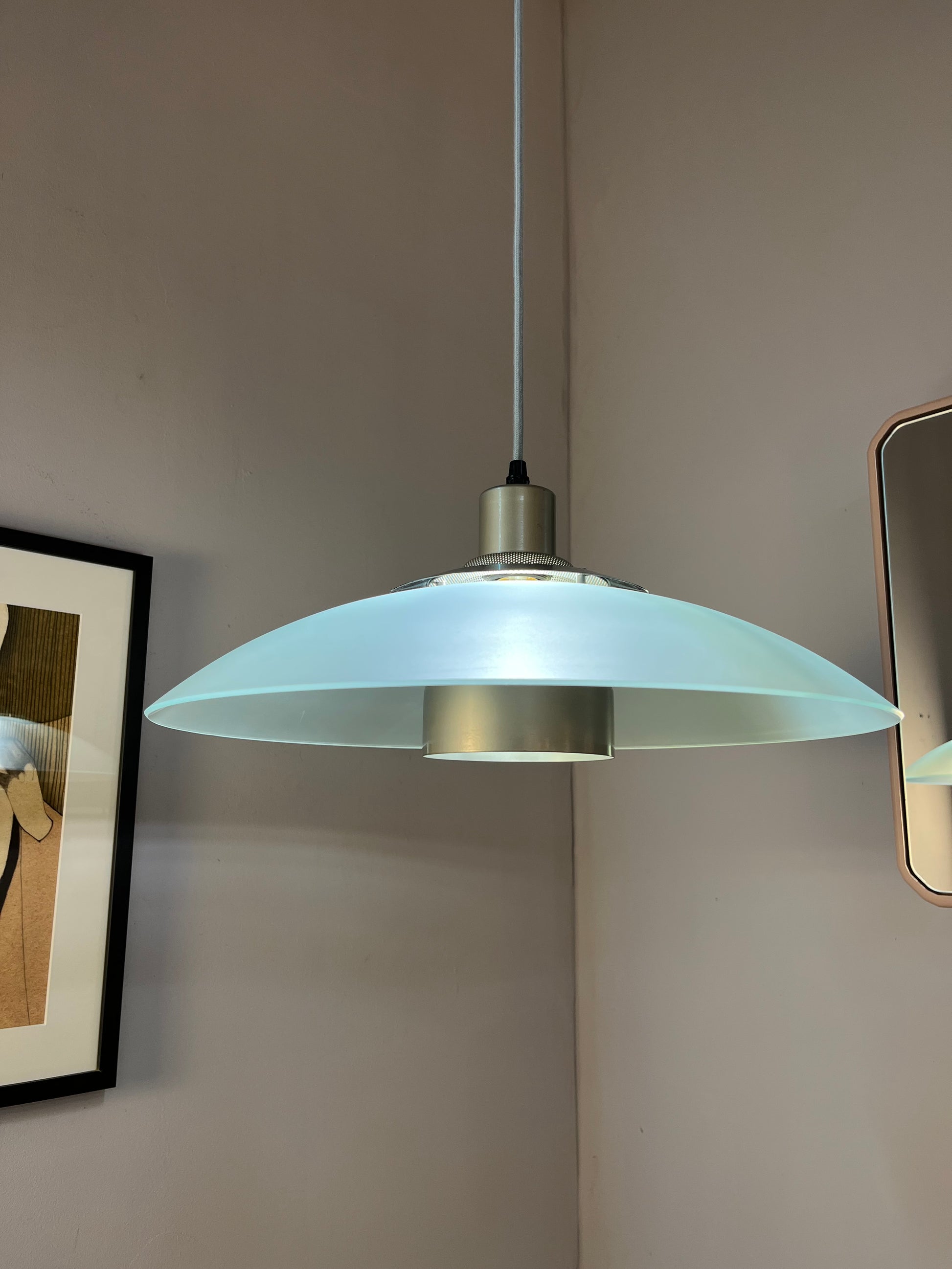 Lamellenlampe Milchglas von von Dana Light