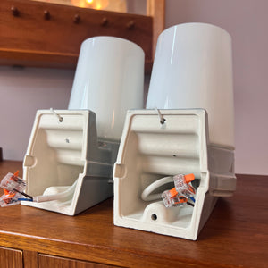 Set: 2x Wandlampe Modell 6070 hellgrau Sigvard Bernadotte für Ifö
